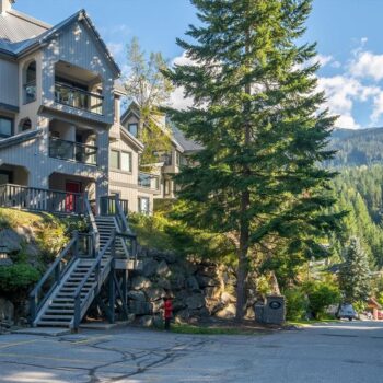 #11 – 2556 Snowridge Crescent