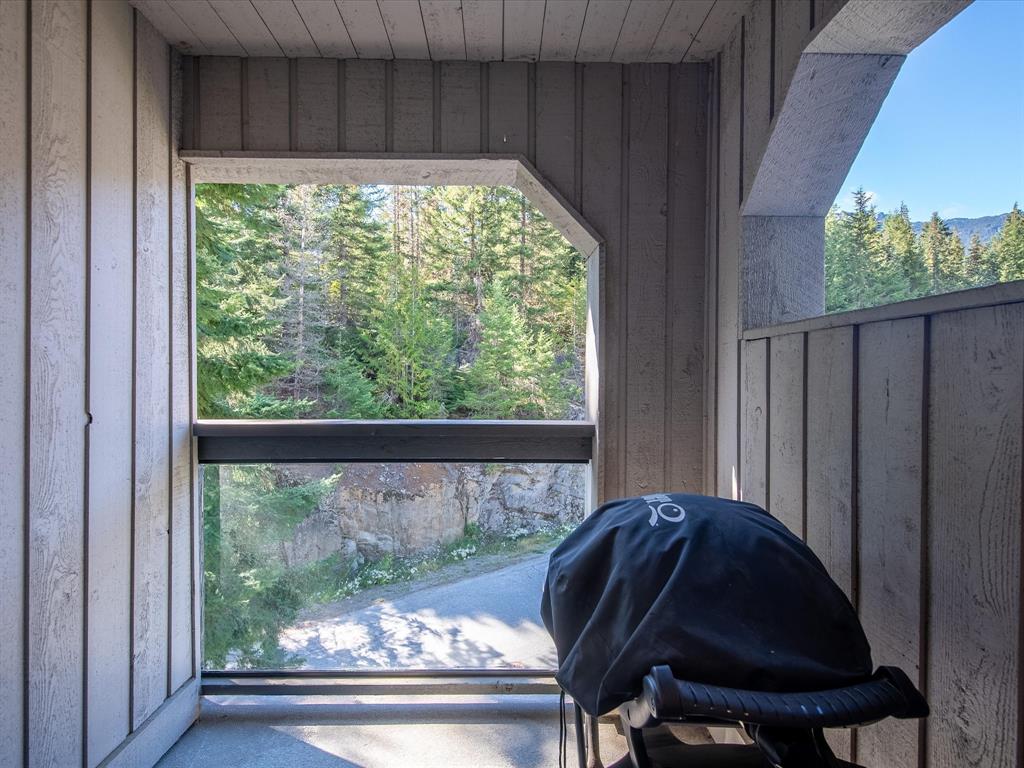 #11 – 2556 Snowridge Crescent