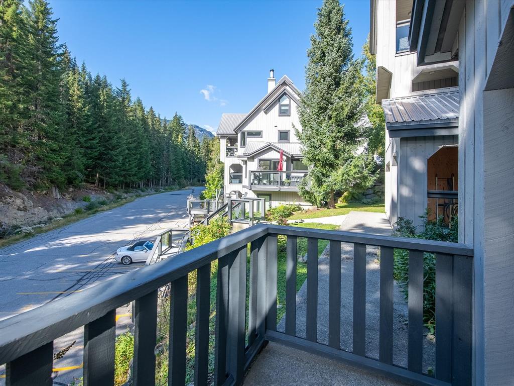 #11 – 2556 Snowridge Crescent