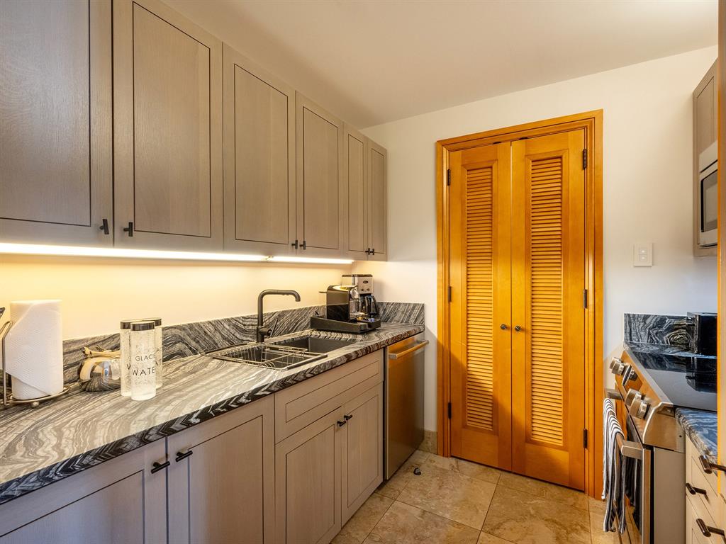 #530/532/534 – 4591 Blackcomb Way