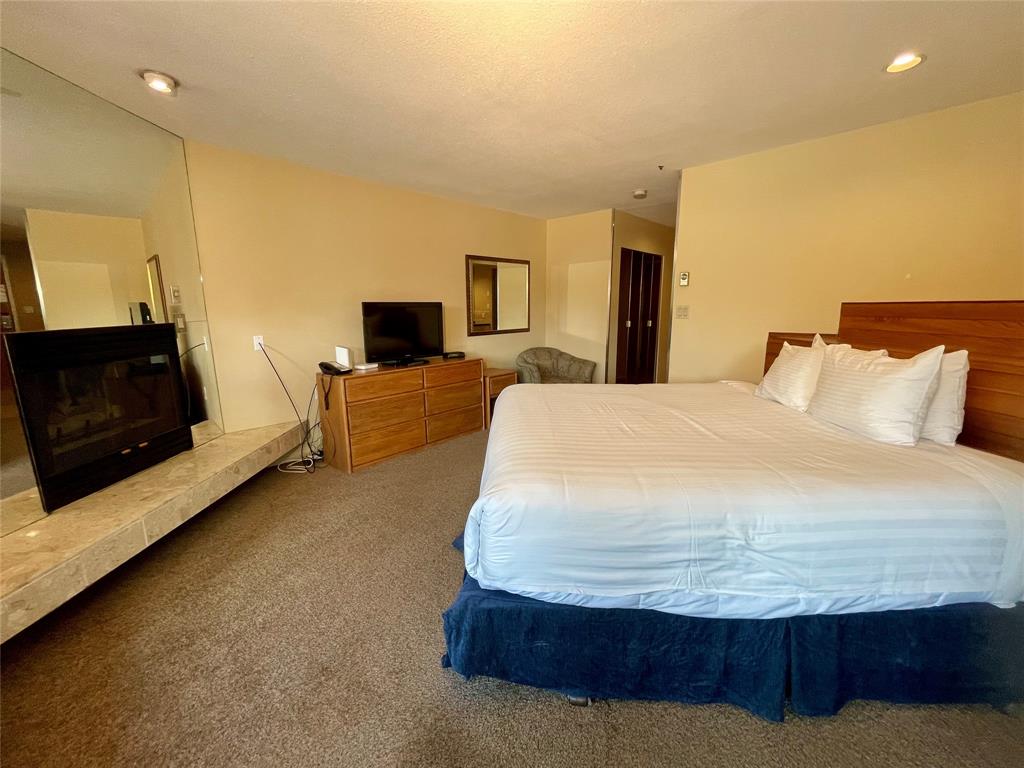 #203 – 4321 VILLAGE GATE Boulevard