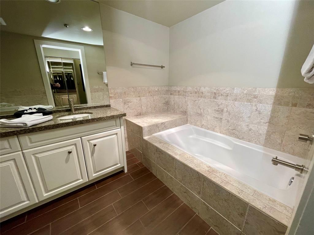 #203 – 4321 VILLAGE GATE Boulevard