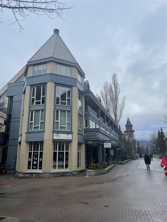 #203 – 4321 VILLAGE GATE Boulevard