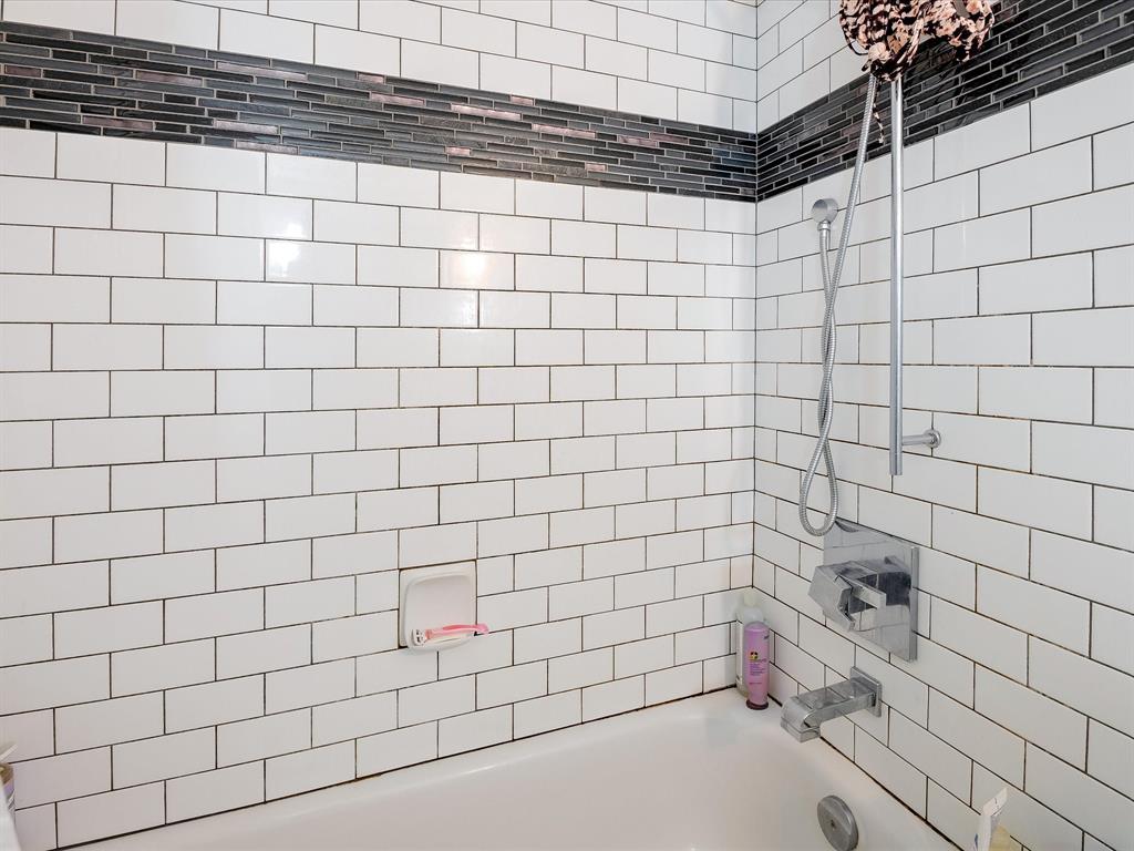 #211 – 2050 Lake Placid Road