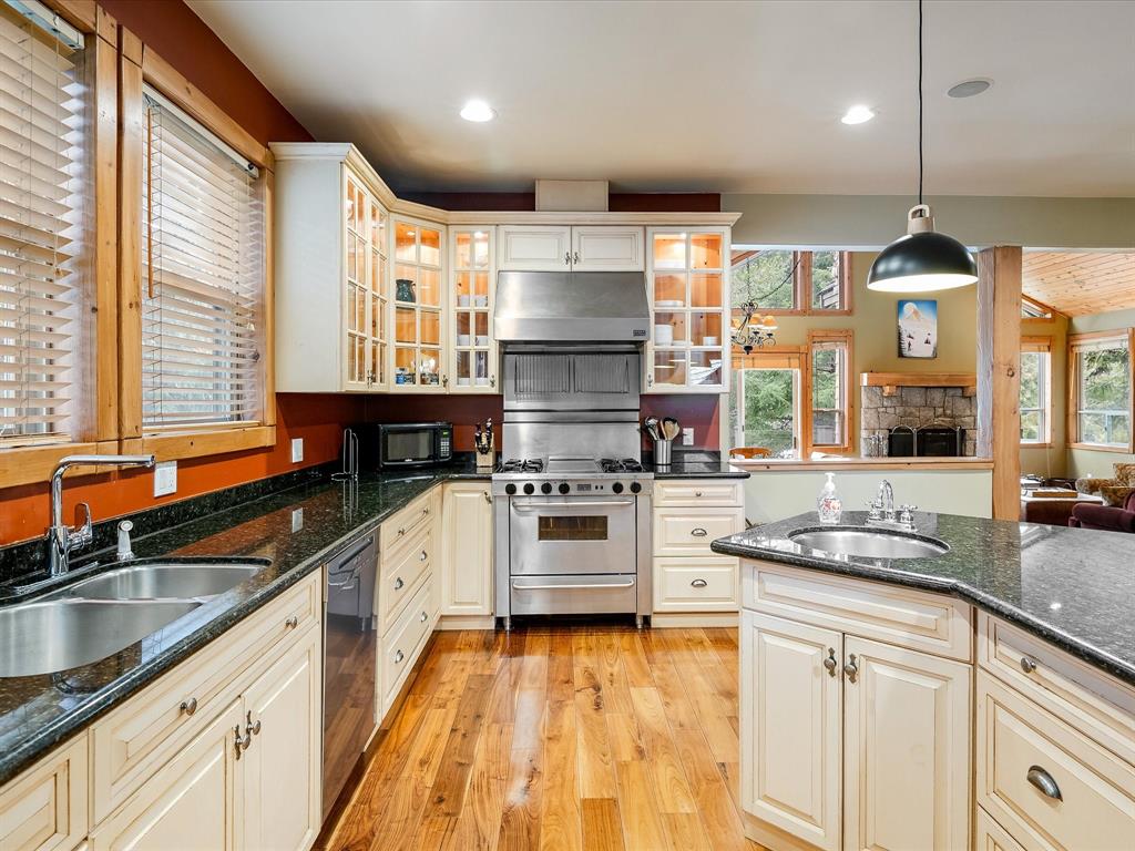 8115 Muirfield Crescent