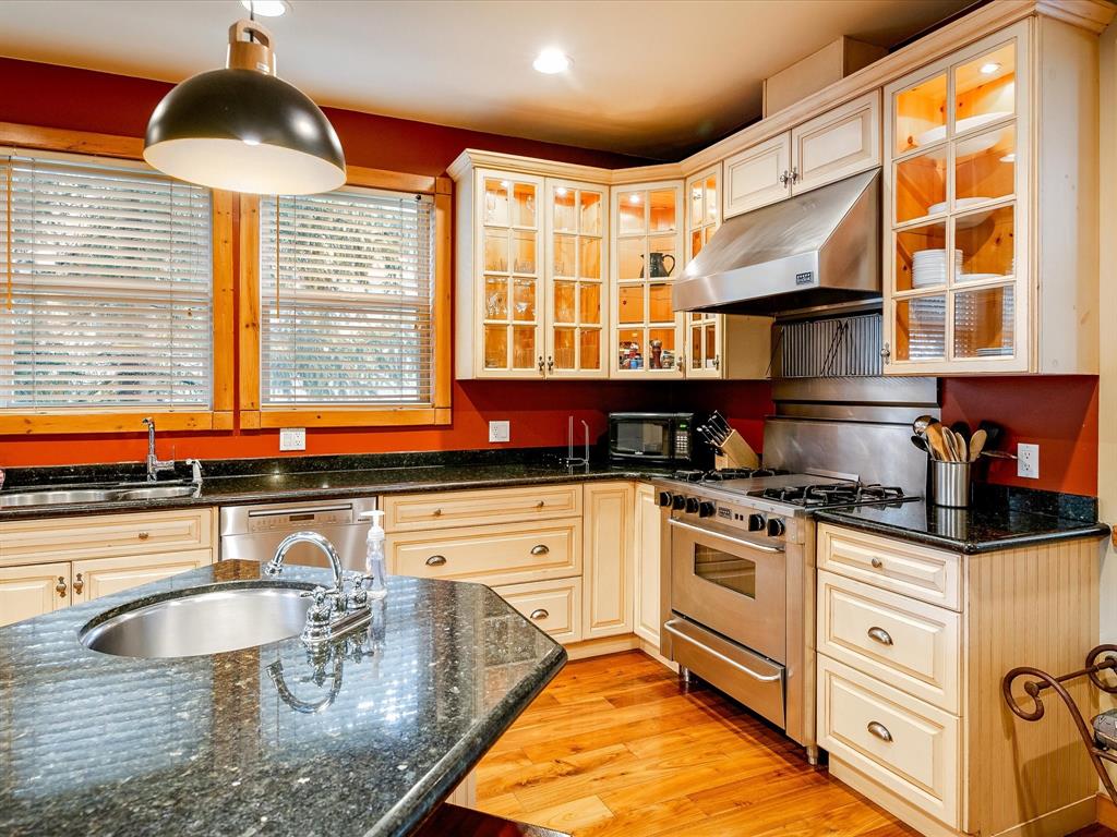 8115 Muirfield Crescent