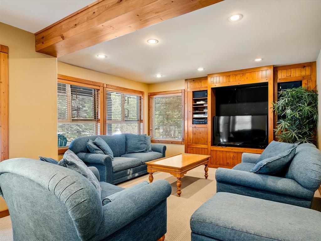 8115 Muirfield Crescent