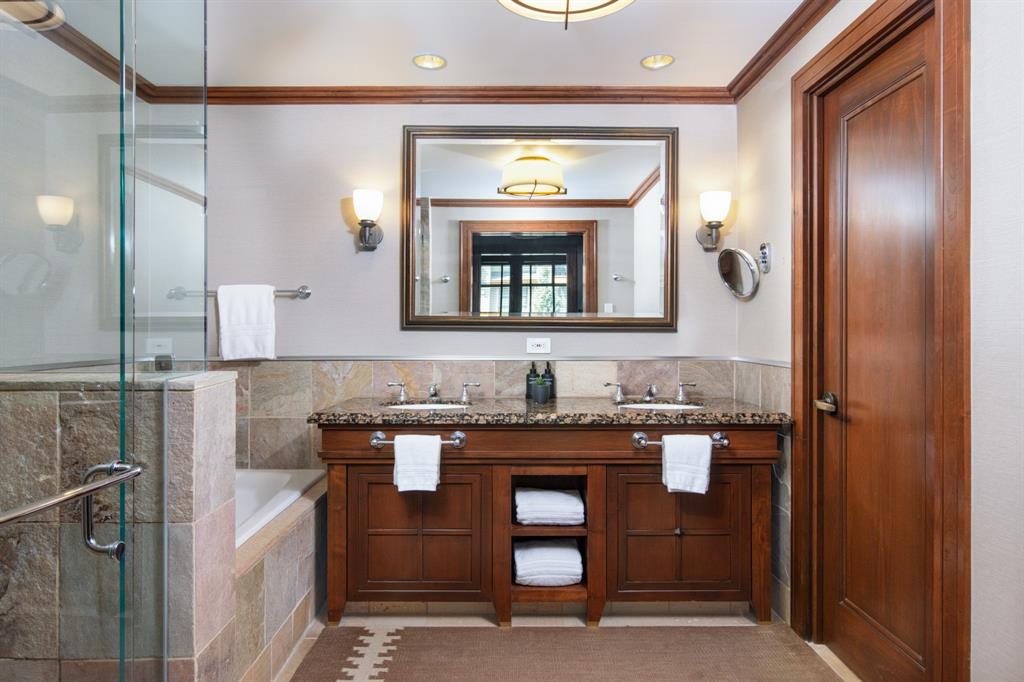 #511/512 – 4591 Blackcomb Way