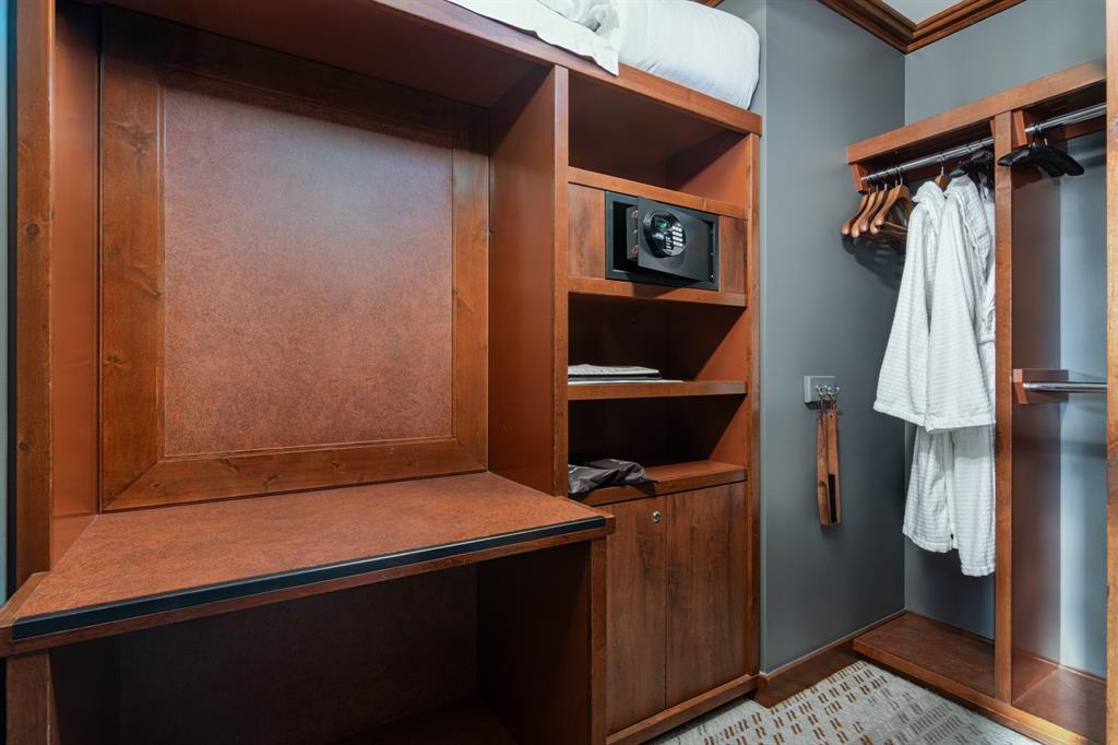 #511/512 – 4591 Blackcomb Way