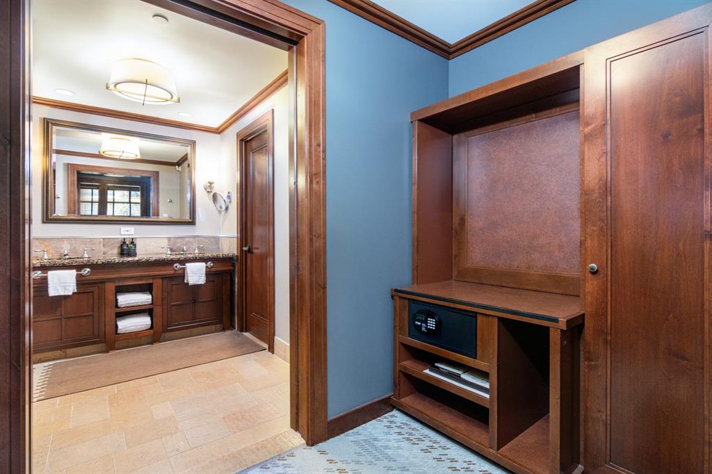 #511/512 – 4591 Blackcomb Way