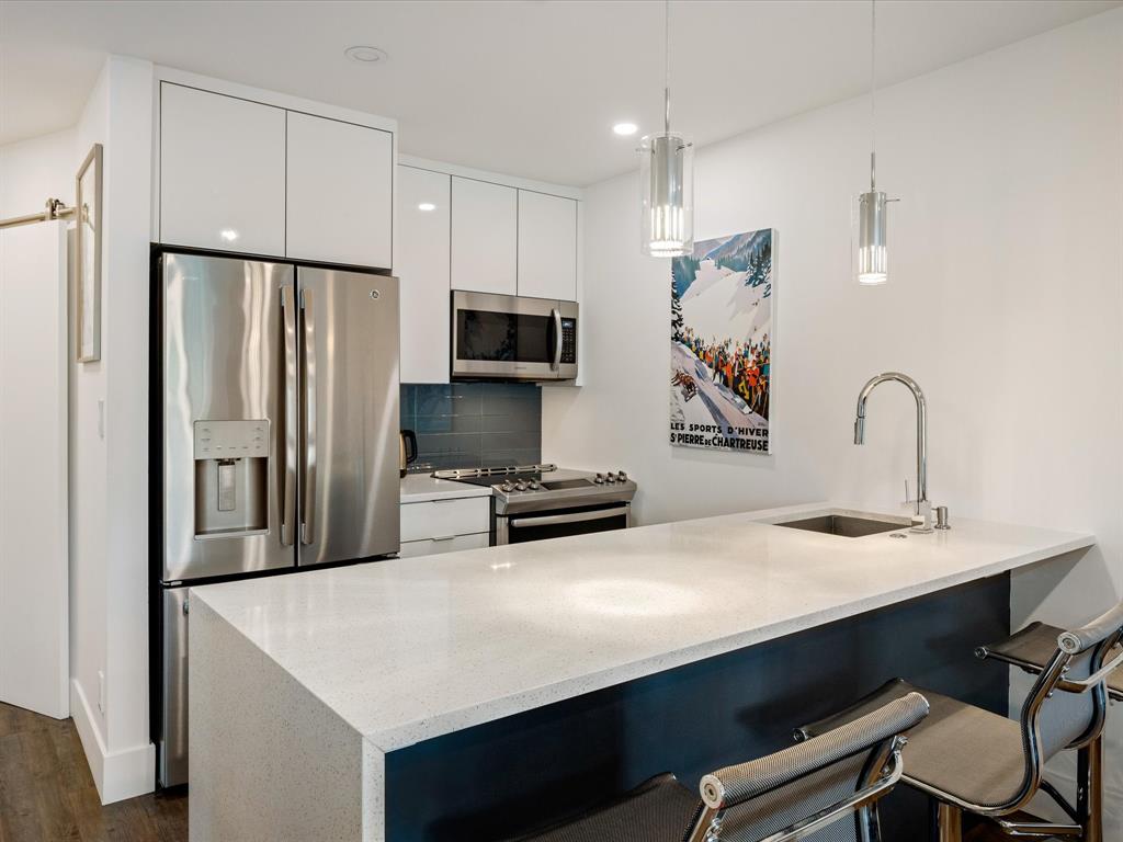 #309 – 4360 Lorimer Road