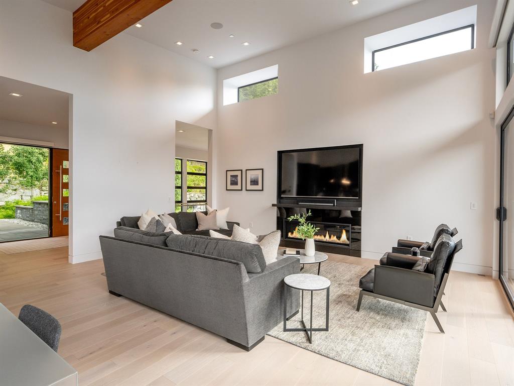 2909 Kadenwood Drive