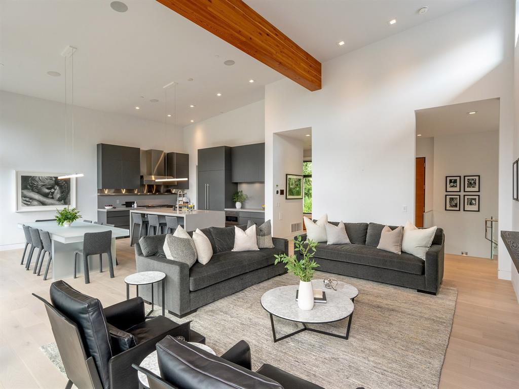 2909 Kadenwood Drive