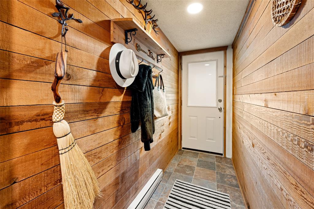 #4 – 7001 Nesters Road