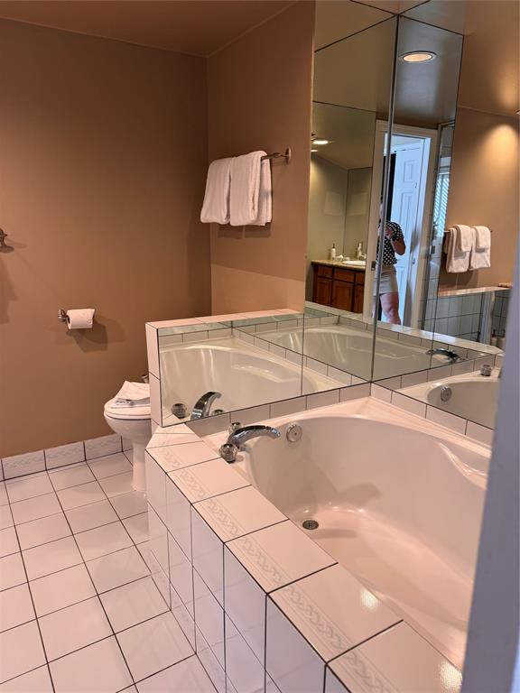 #901 – 4293 Mountain Square