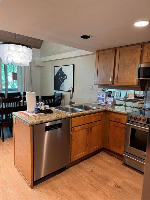 #901 – 4293 Mountain Square