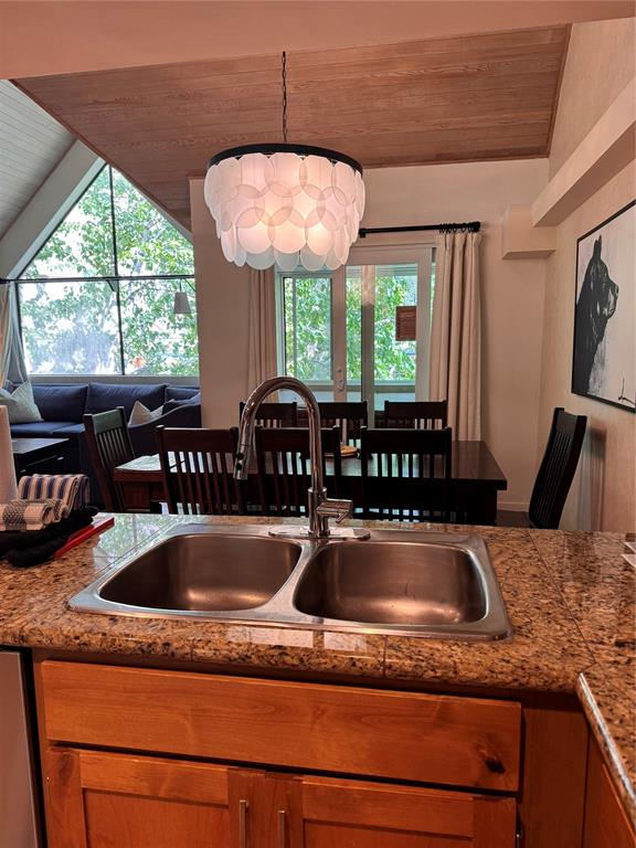 #901 – 4293 Mountain Square