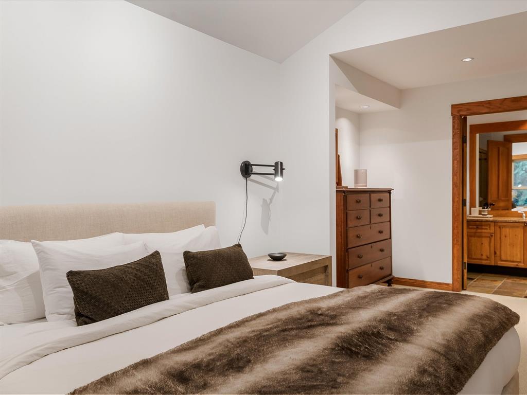 #1 – 4668 Blackcomb Way