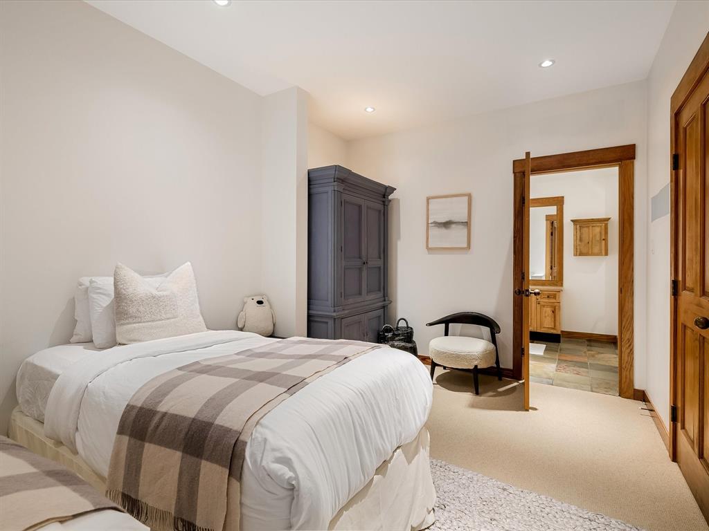 #1 – 4668 Blackcomb Way