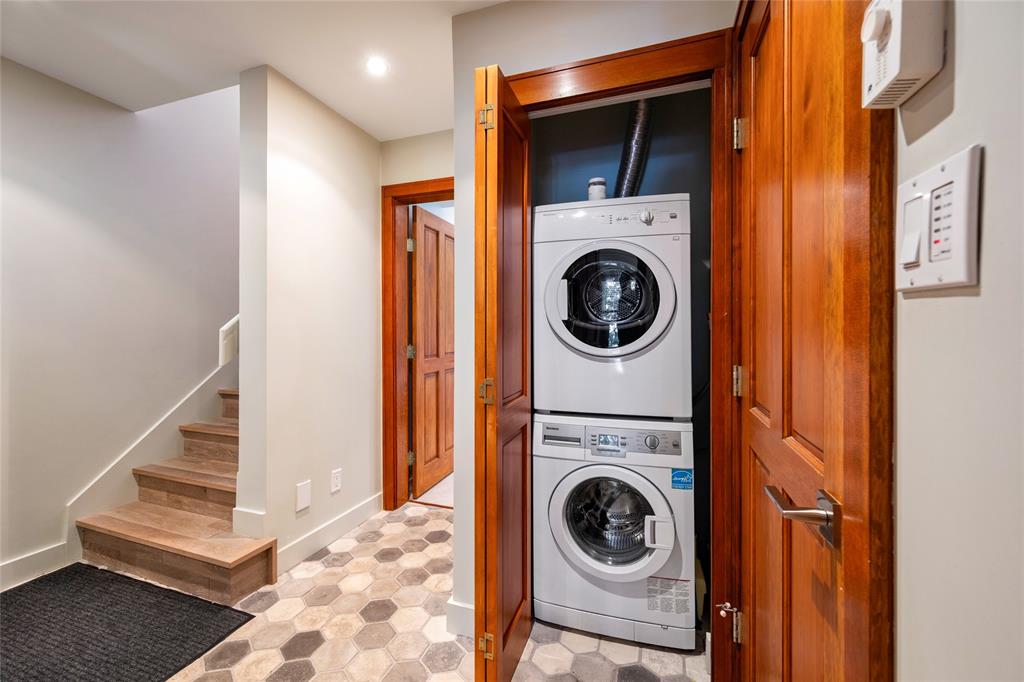 #4 – 4661 Blackcomb Way