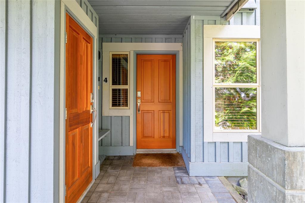 #4 – 4661 Blackcomb Way