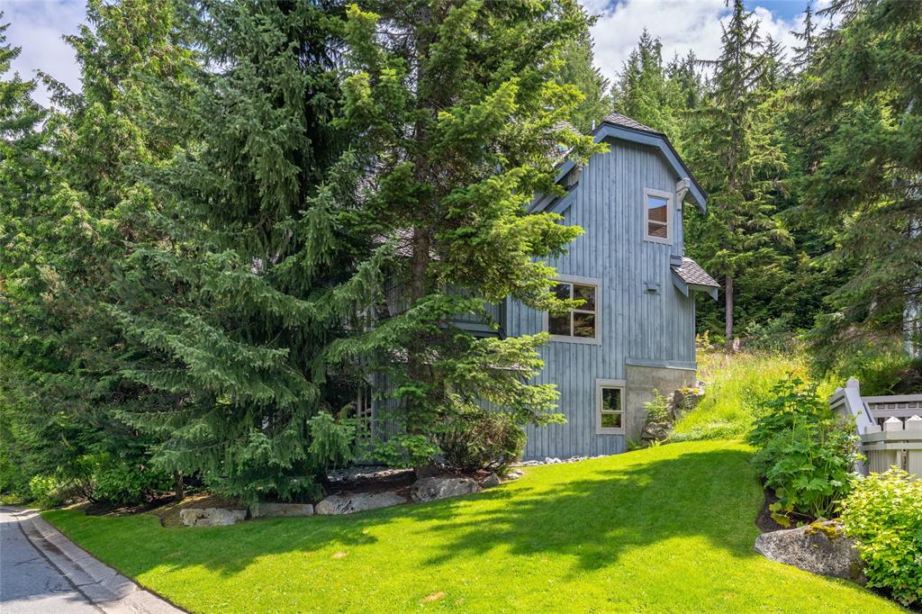 #4 – 4661 Blackcomb Way