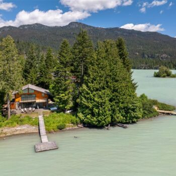 9249 Lakeshore Drive