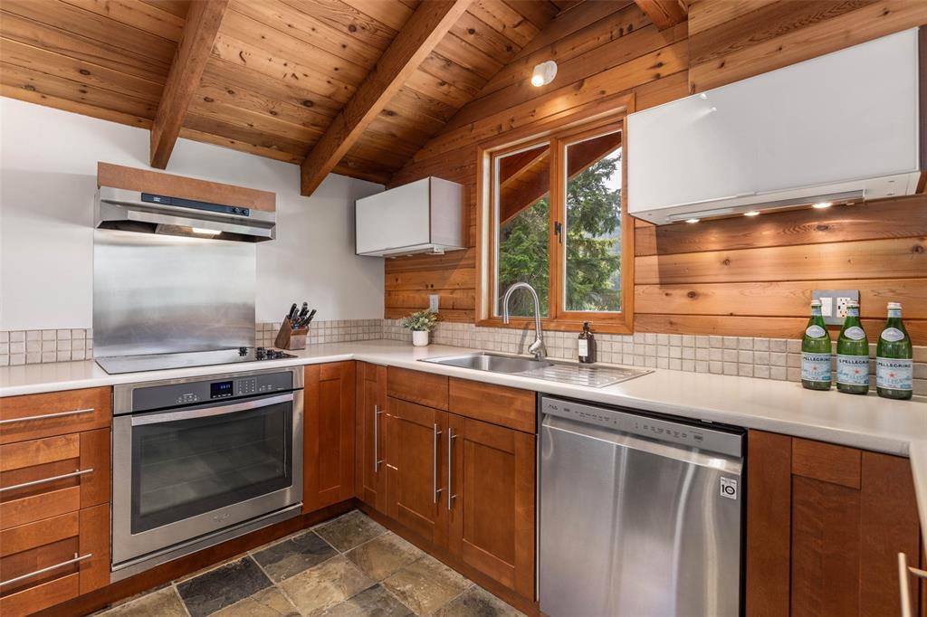 9249 Lakeshore Drive