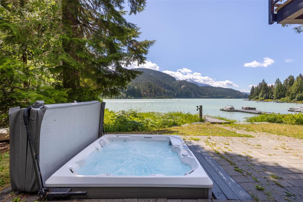 9249 Lakeshore Drive