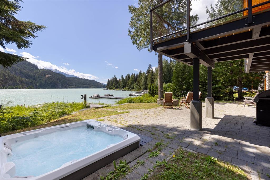 9249 Lakeshore Drive