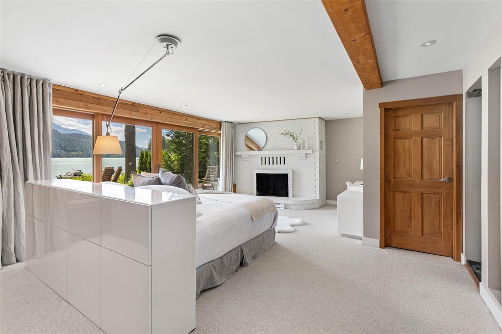 9249 Lakeshore Drive