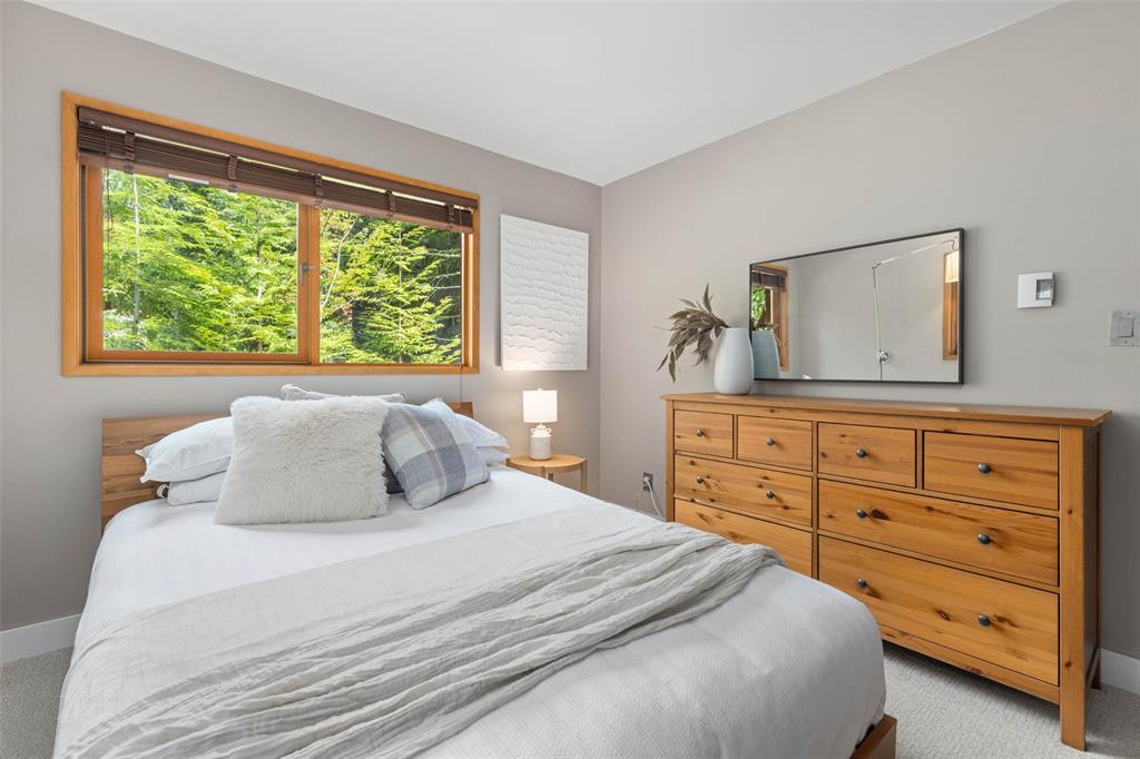 9249 Lakeshore Drive