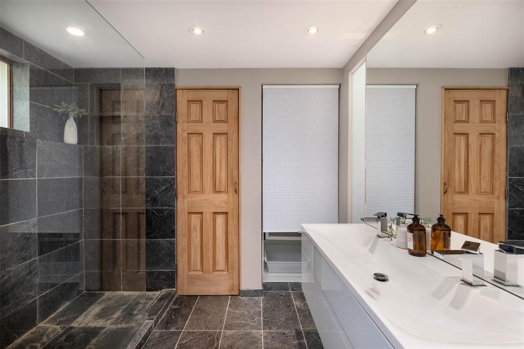 9249 Lakeshore Drive