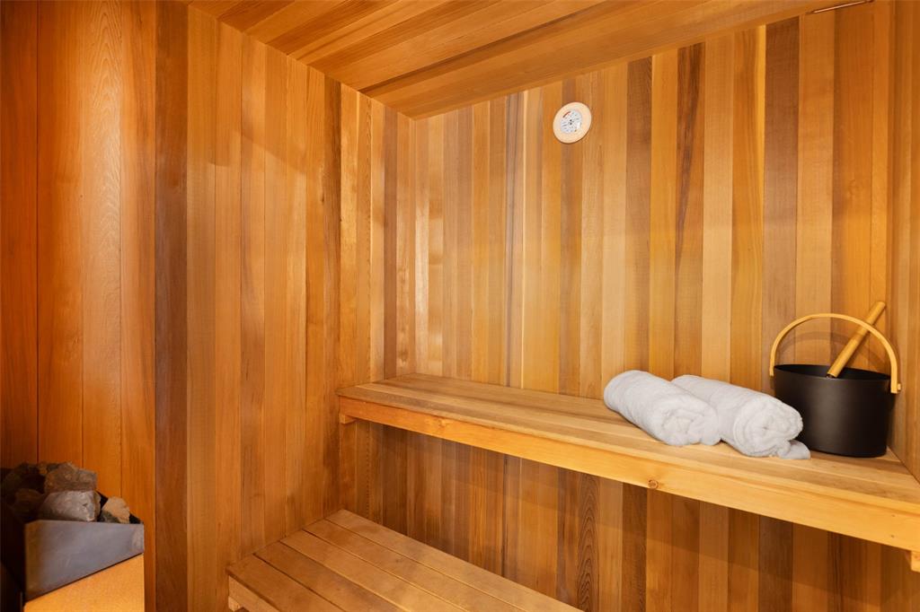 9249 Lakeshore Drive