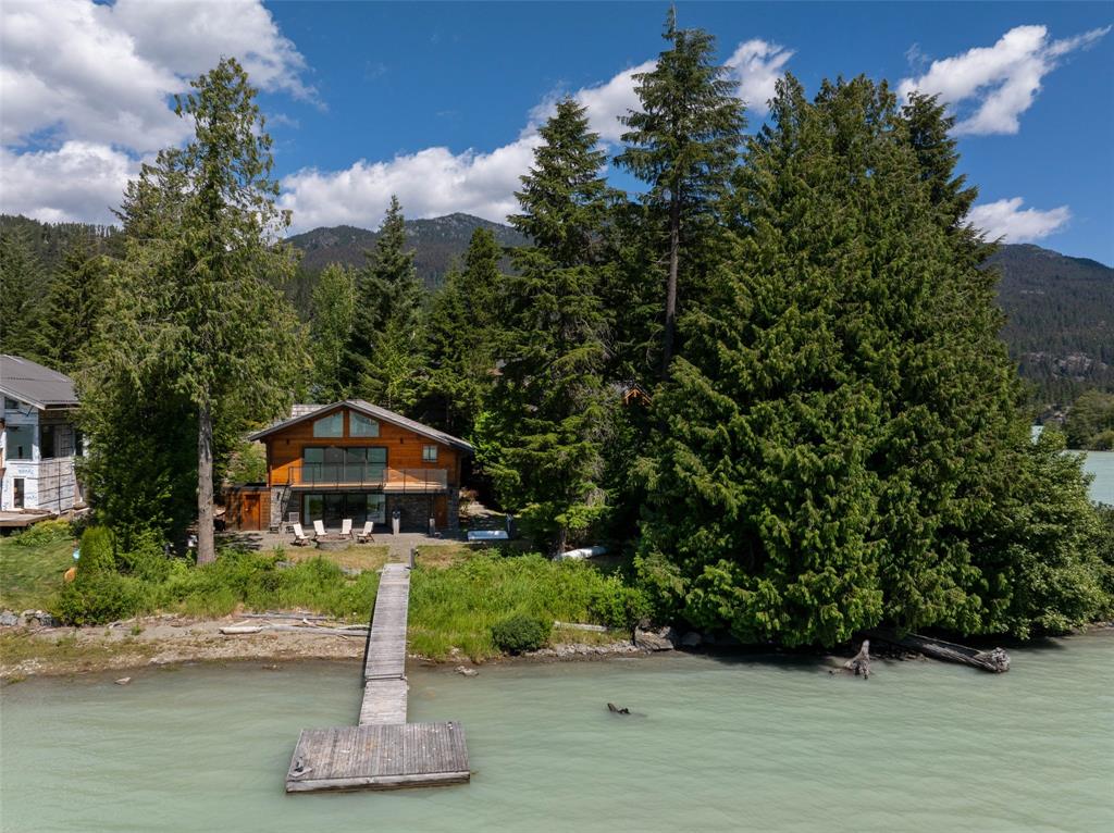 9249 Lakeshore Drive