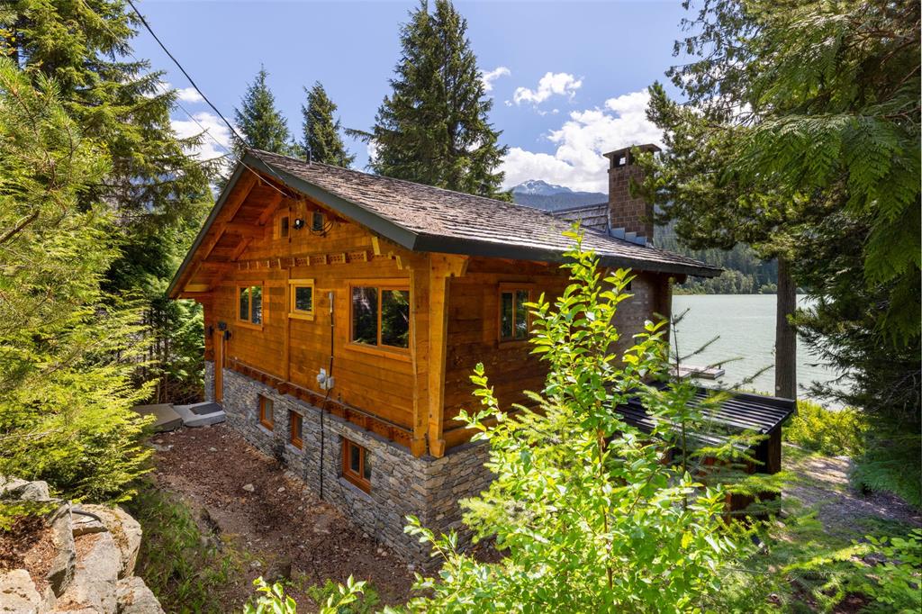 9249 Lakeshore Drive