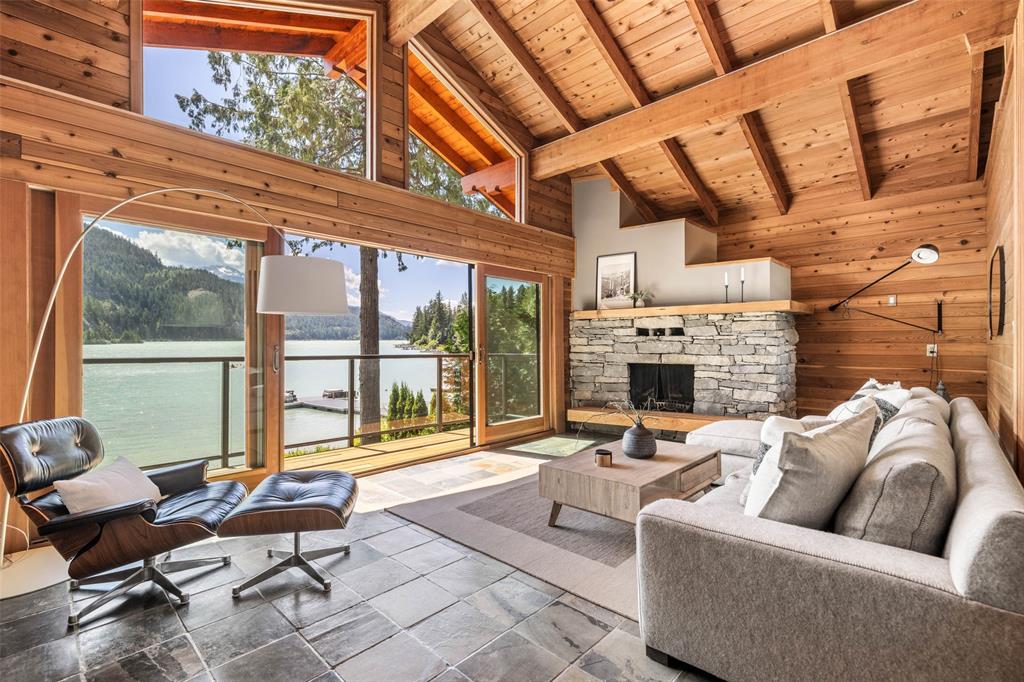 9249 Lakeshore Drive