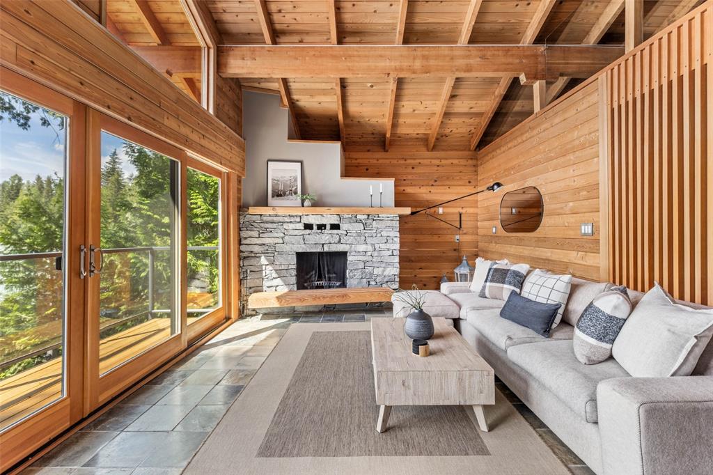 9249 Lakeshore Drive