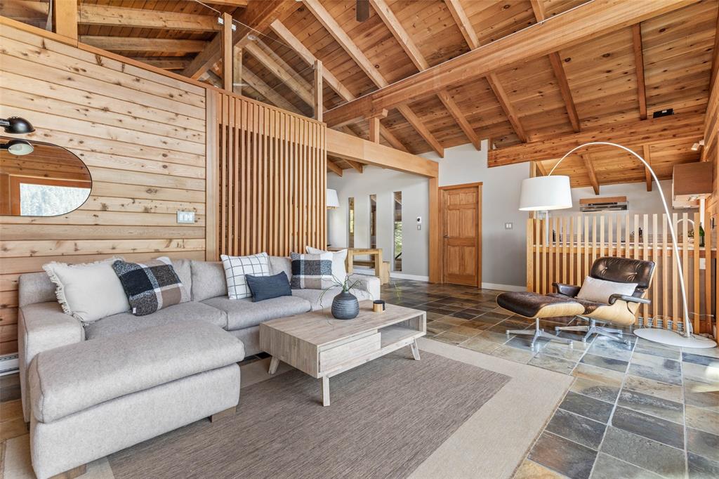 9249 Lakeshore Drive