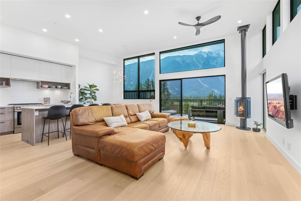 #7 – 4000 Sunstone Way