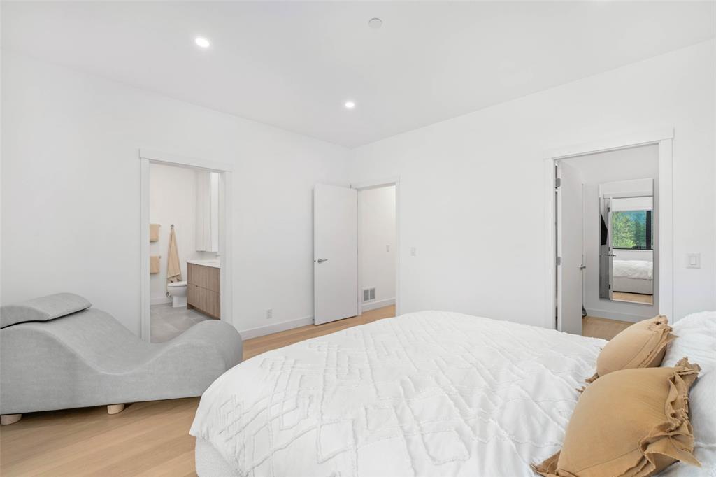 #7 – 4000 Sunstone Way