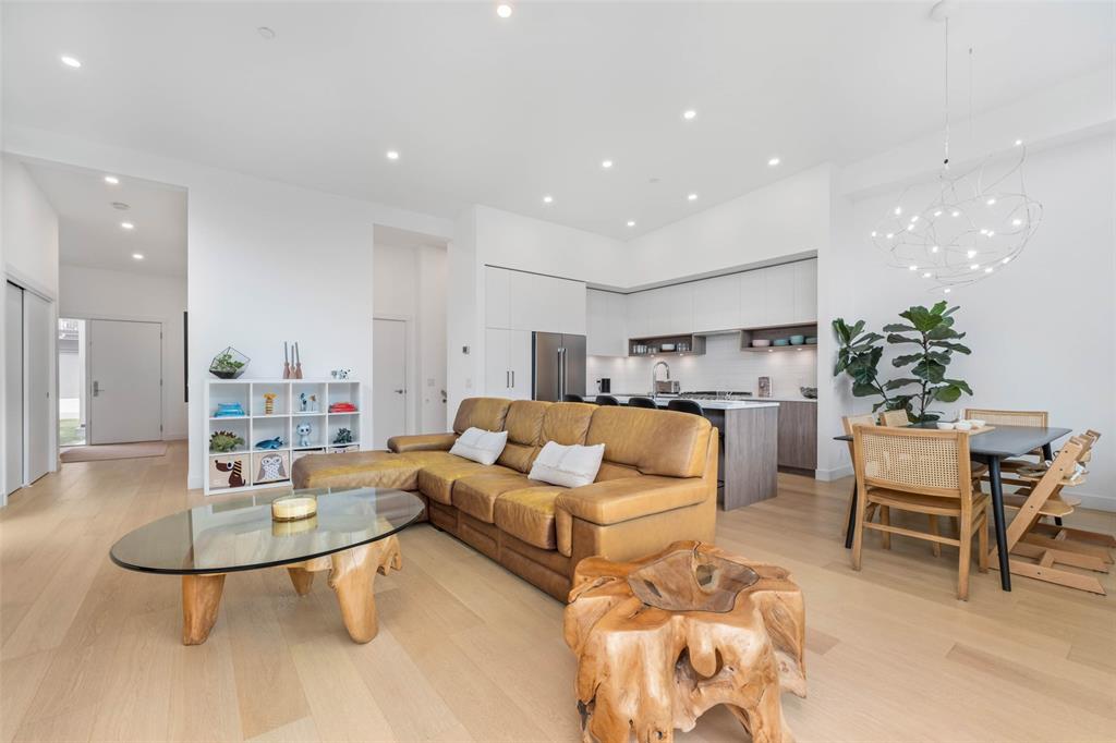 #7 – 4000 Sunstone Way