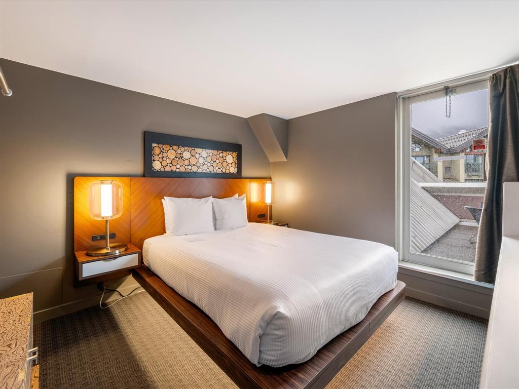 #307 – 4122 Village Green Way