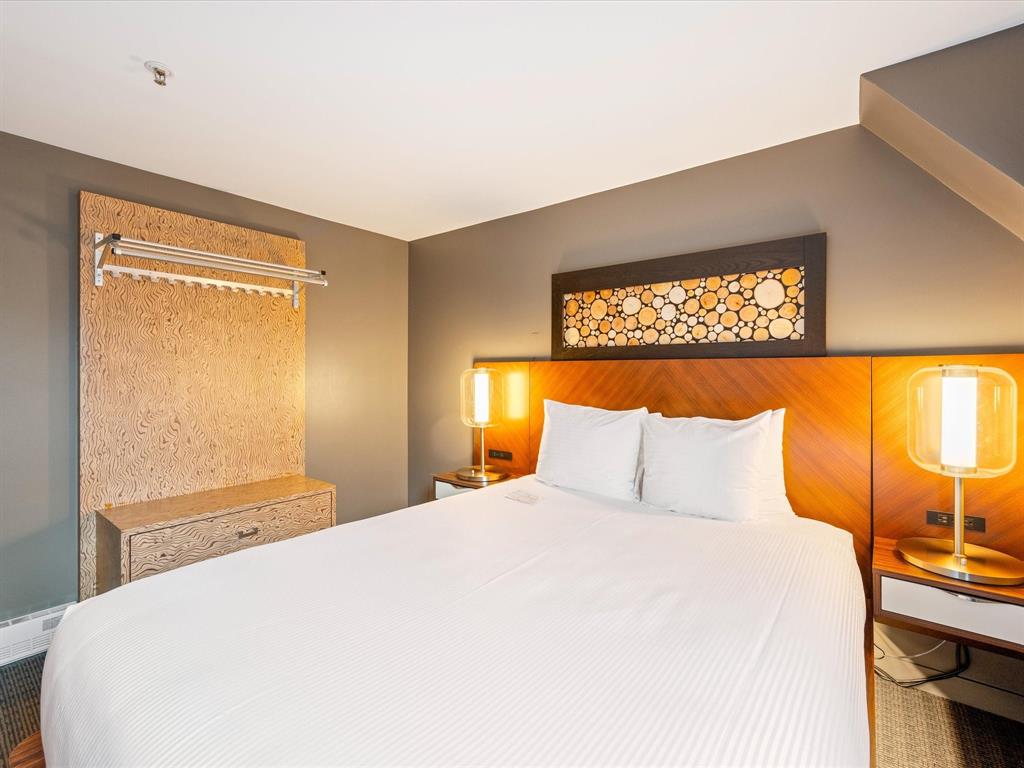 #307 – 4122 Village Green Way