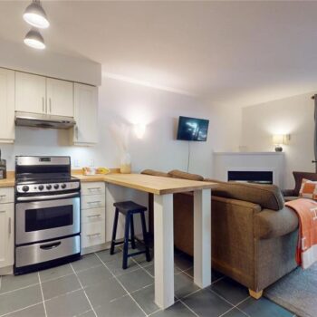 #101 – 3070 Hillcrest Drive