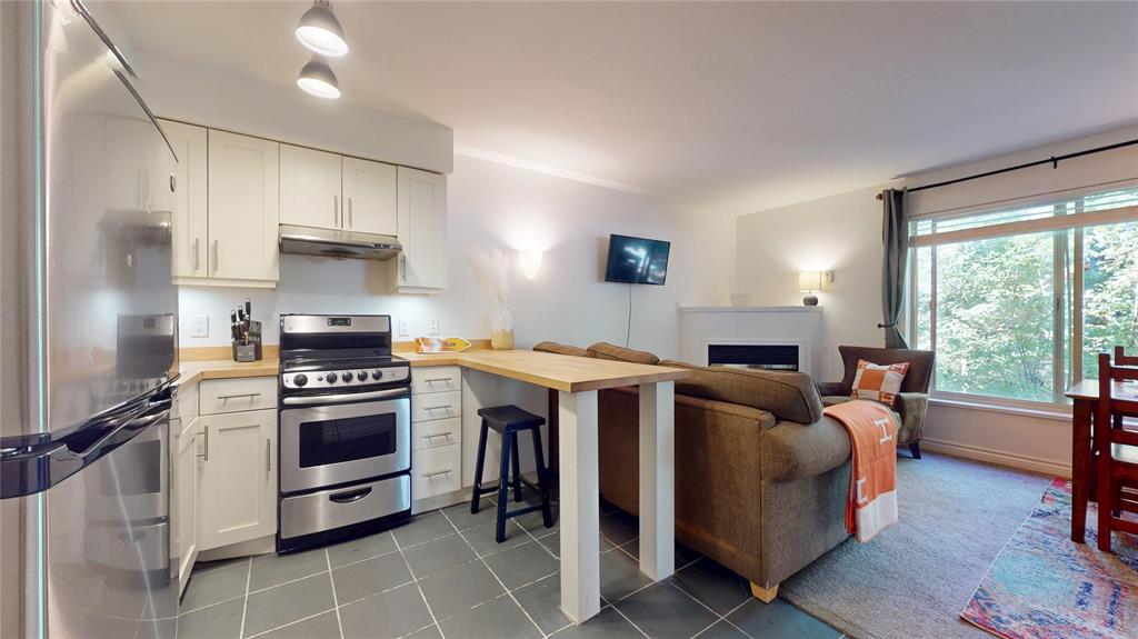 #101 – 3070 Hillcrest Drive