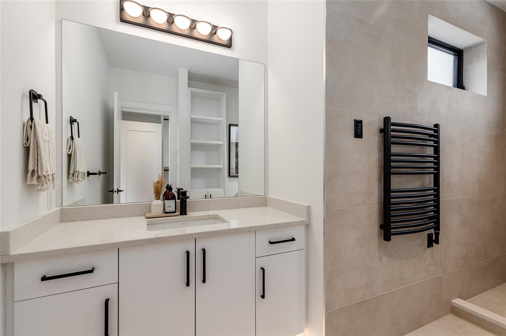 #16 – 2077 Garibaldi Way