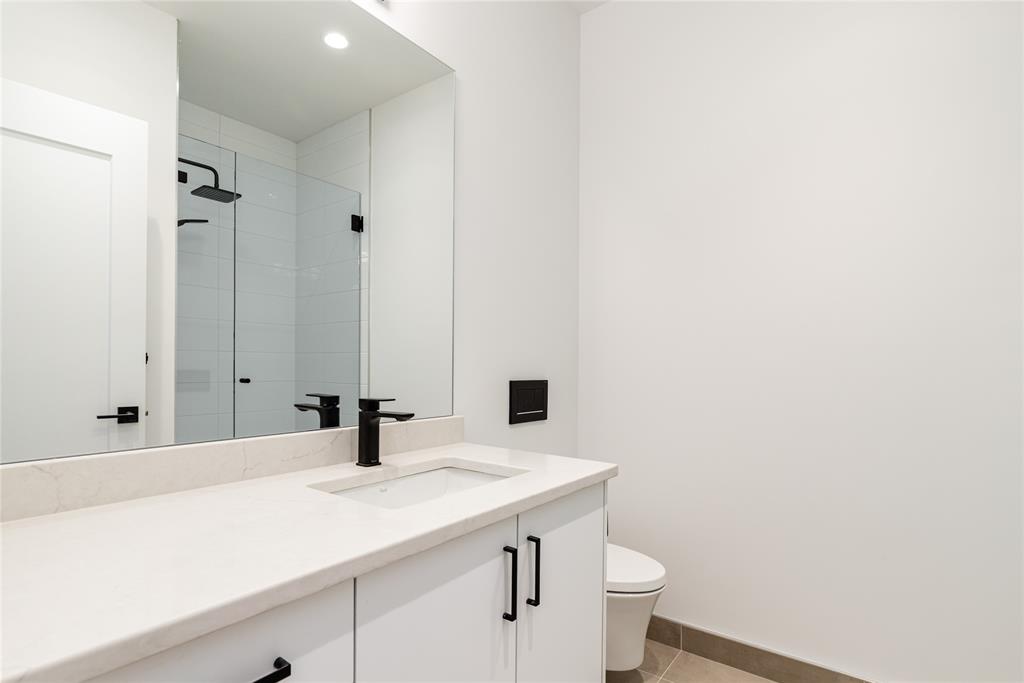 #20 – 2077 Garibaldi Way