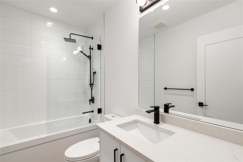 #20 – 2077 Garibaldi Way