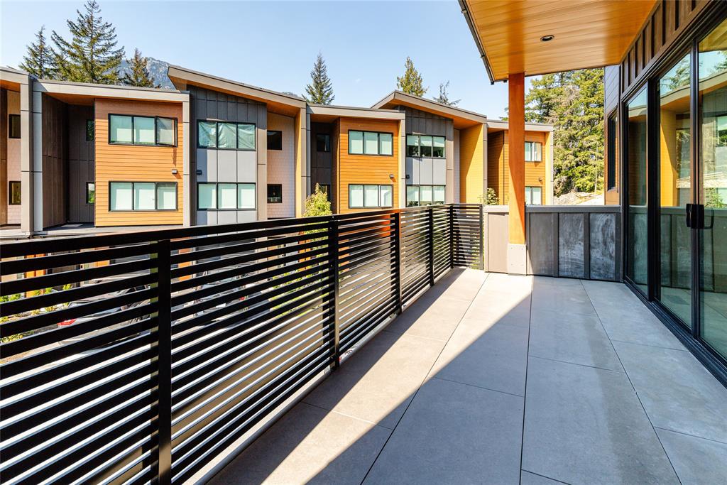 #20 – 2077 Garibaldi Way